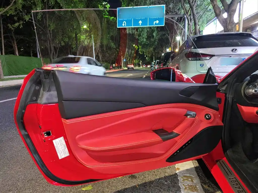 Ferrari F8 — миниатюра 8