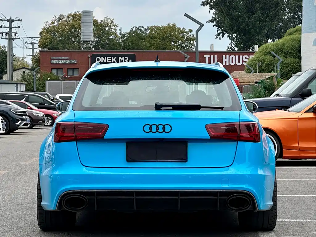 AUDI RS 6