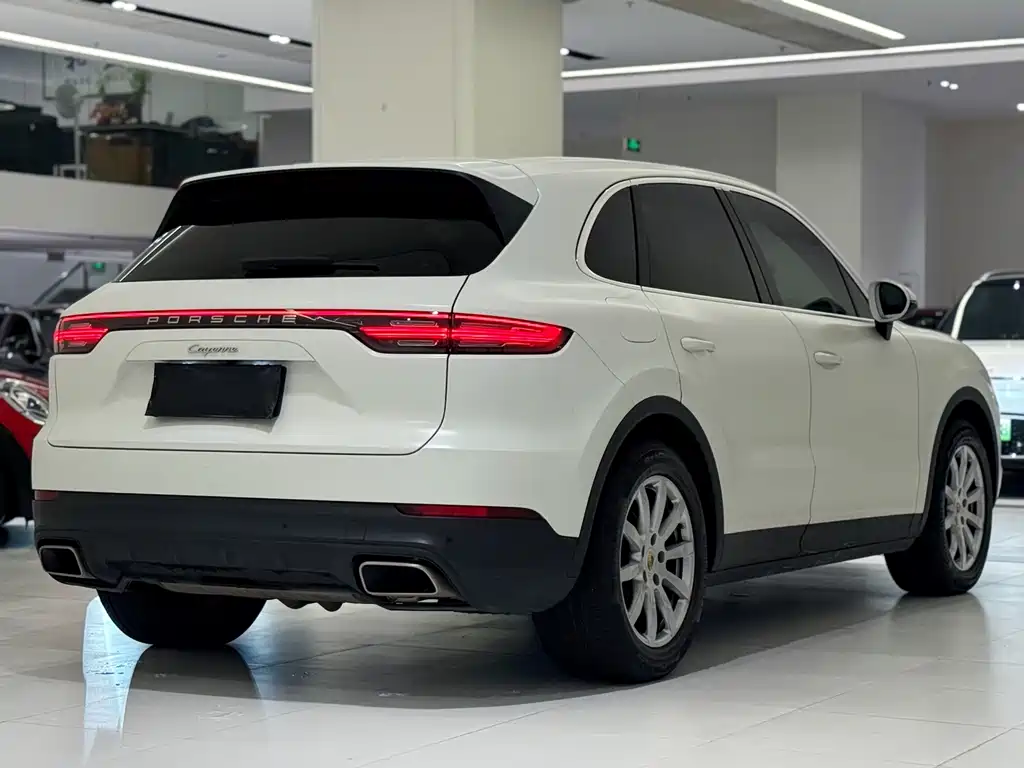Porsche Cayenne — миниатюра 6