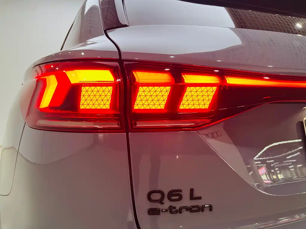 Audi Q6L e-tron — миниатюра 16