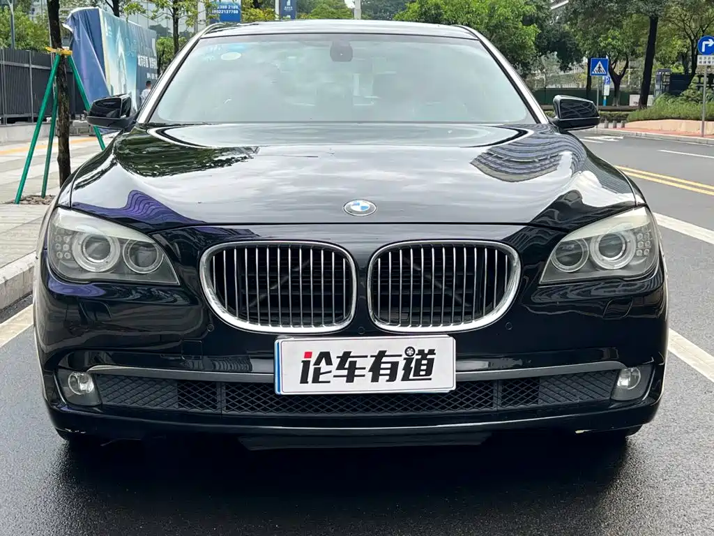 BMW 7 Series — миниатюра 24