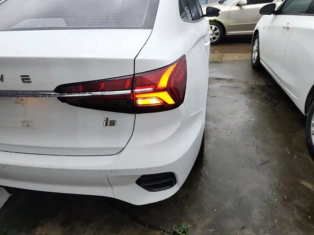 Roewe i5 — миниатюра 8