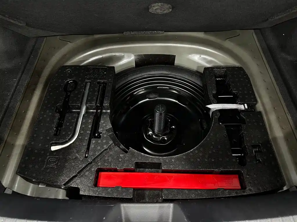 Volkswagen Sagitar — миниатюра 32