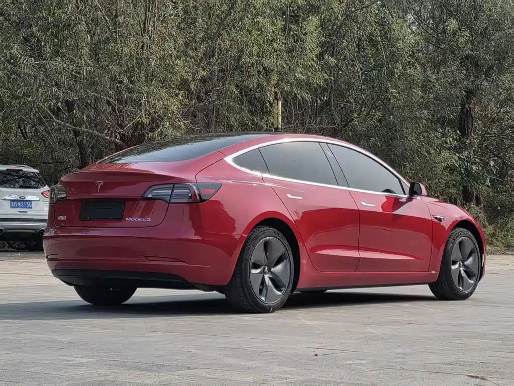 Tesla Model 3 — миниатюра 5