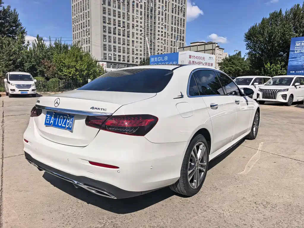 Mercedes-Benz E-Class — миниатюра 10