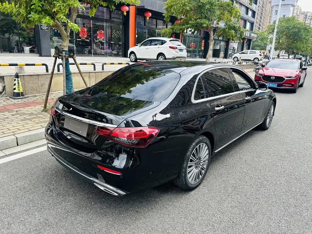 Mercedes-Benz E-Class — миниатюра 8