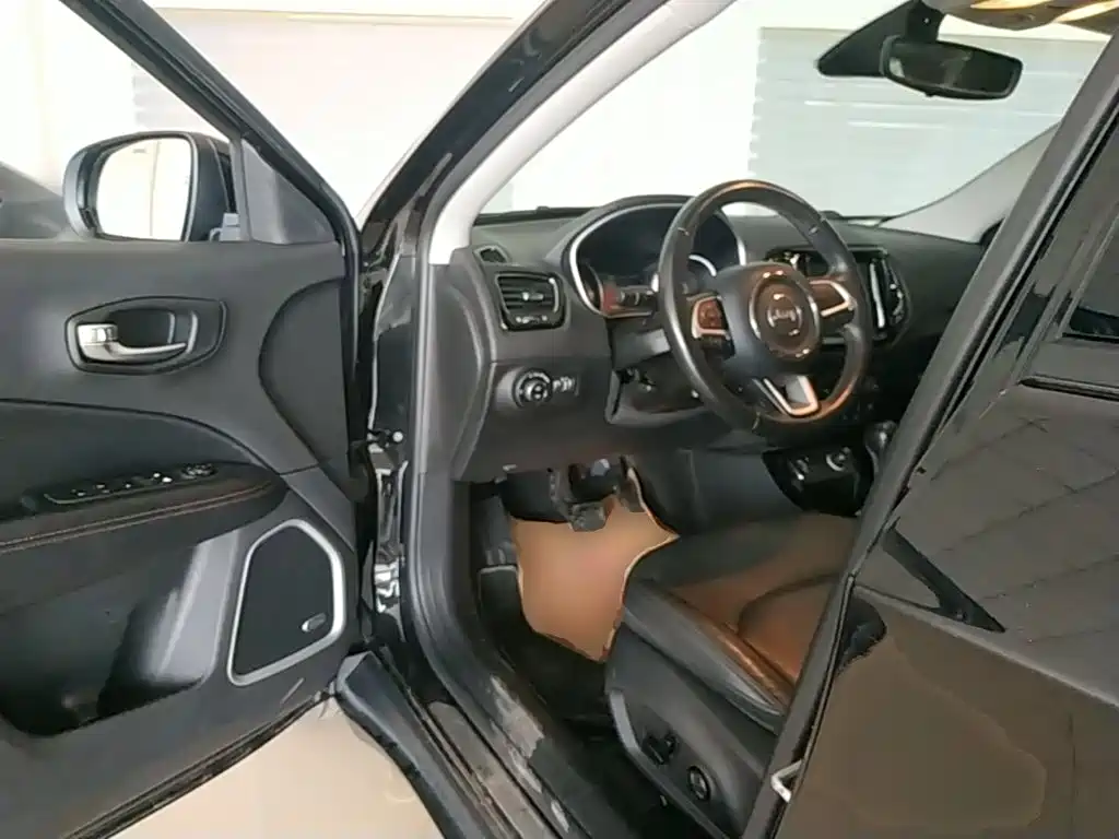 Jeep Compass — миниатюра 16