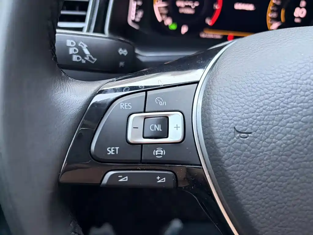 Volkswagen T-Roc — миниатюра 16