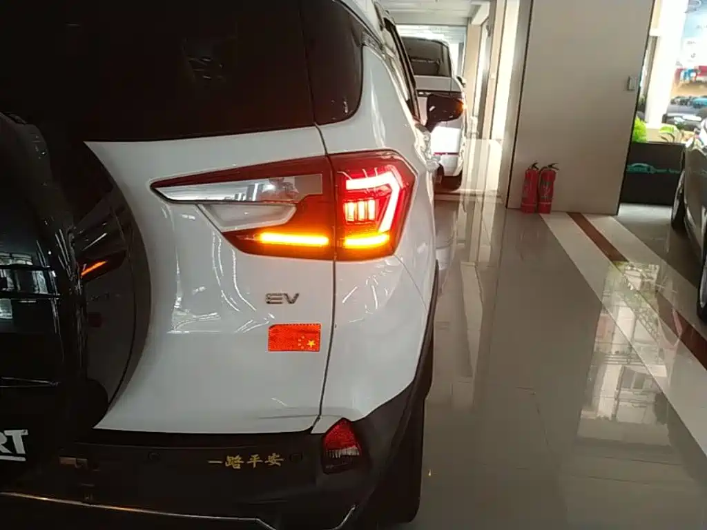 BYD Yuan EV — миниатюра 8