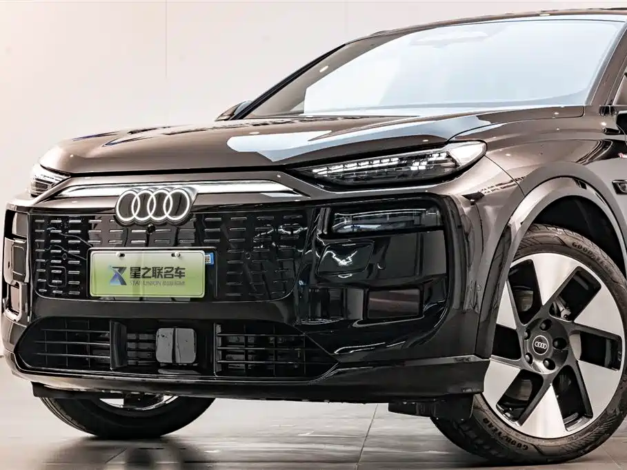 AUDI Q6L E TRON