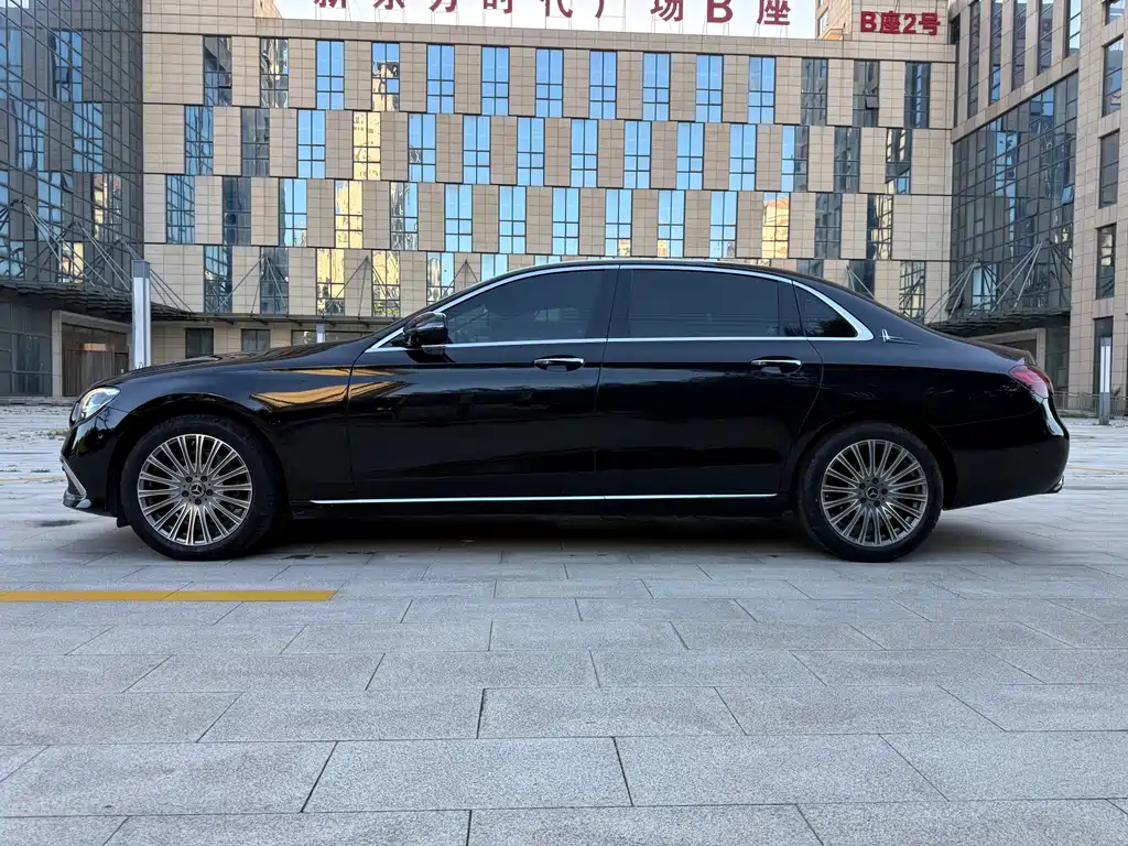 Mercedes-Benz E-Class — миниатюра 4