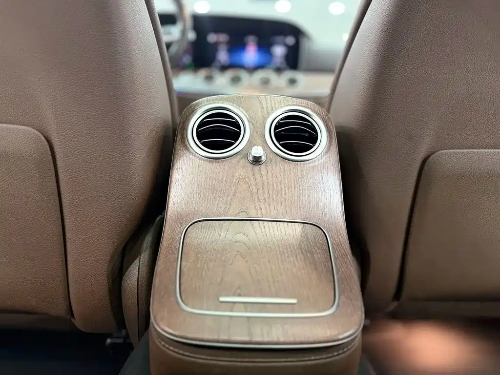 Mercedes-Benz E-Class — миниатюра 13