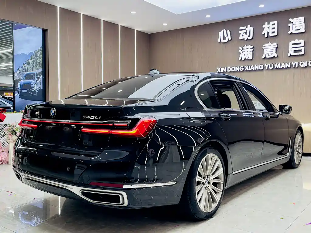BMW 7 Series — миниатюра 7