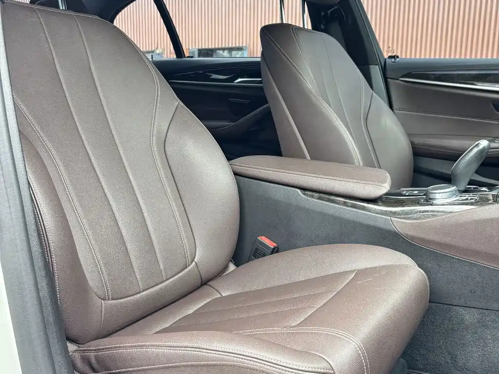 BMW 5 Series — миниатюра 17