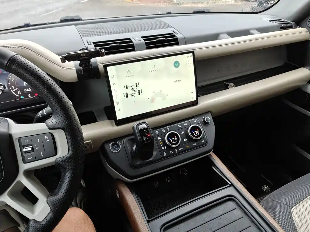 Land Rover Defender — миниатюра 10
