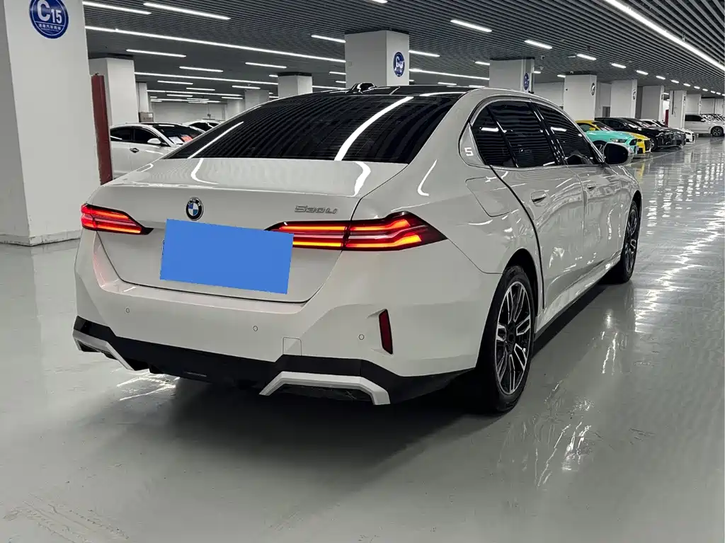 BMW 5 Series — миниатюра 21