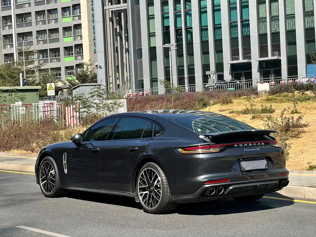 PORSCHE PANAMERA