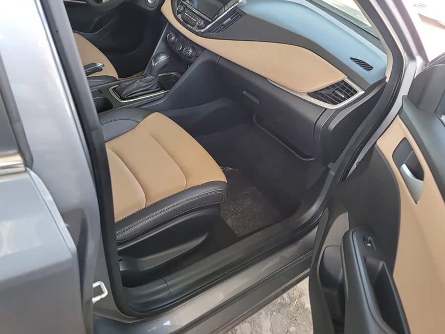 Chevrolet Monza 1.5 л 2022 г. Серебристо-серый, пробег 48600 км