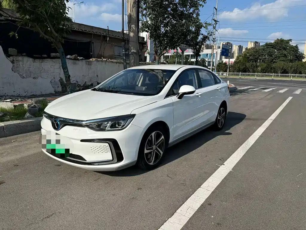 BAIC EU5 — миниатюра 3
