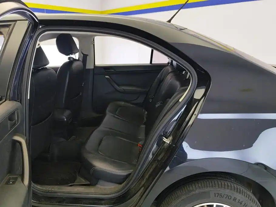 Volkswagen Santana — миниатюра 11
