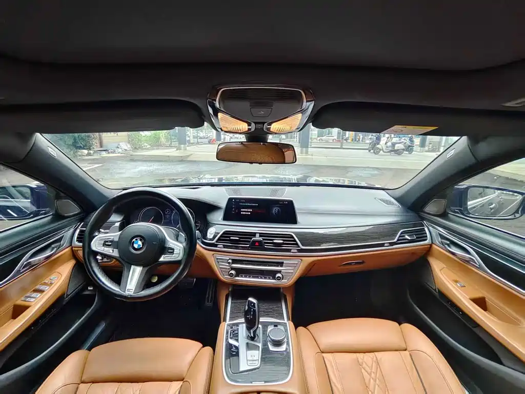 BMW 7 Series — миниатюра 5