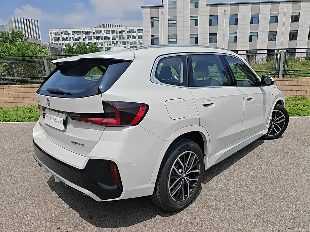 BMW iX1 2025 eDrive25L M Sport
