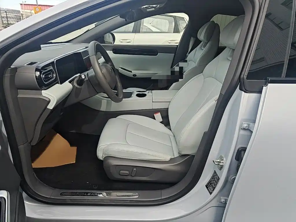 Leapmotor Leapmotor C01 — миниатюра 8