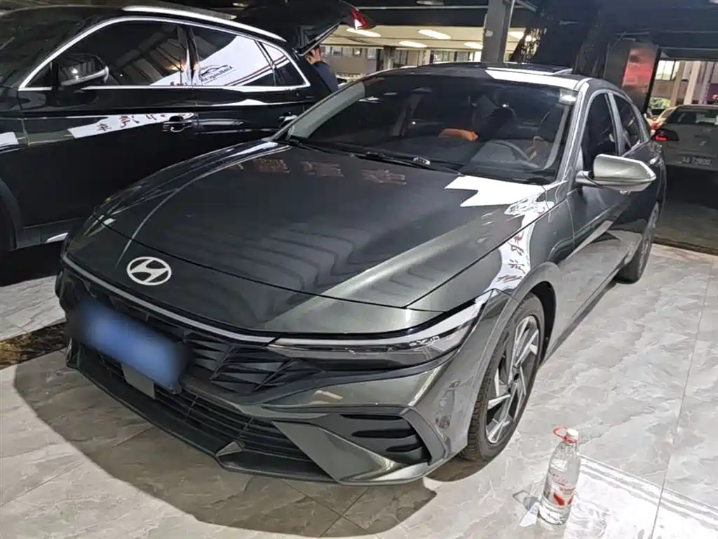 Hyundai Elantra 2025
