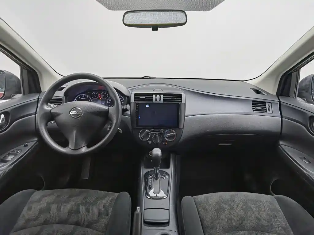 Nissan Tiida — миниатюра 5