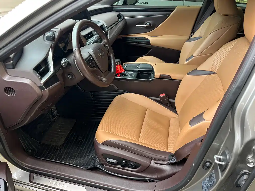Lexus ES — миниатюра 9