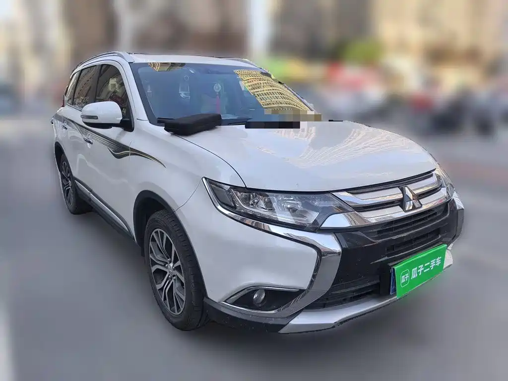 Mitsubishi Outlander — миниатюра 3