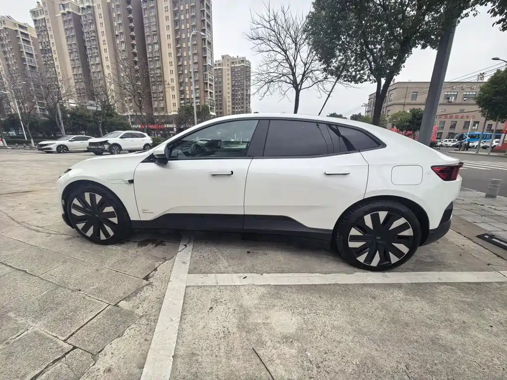 Polestar 4