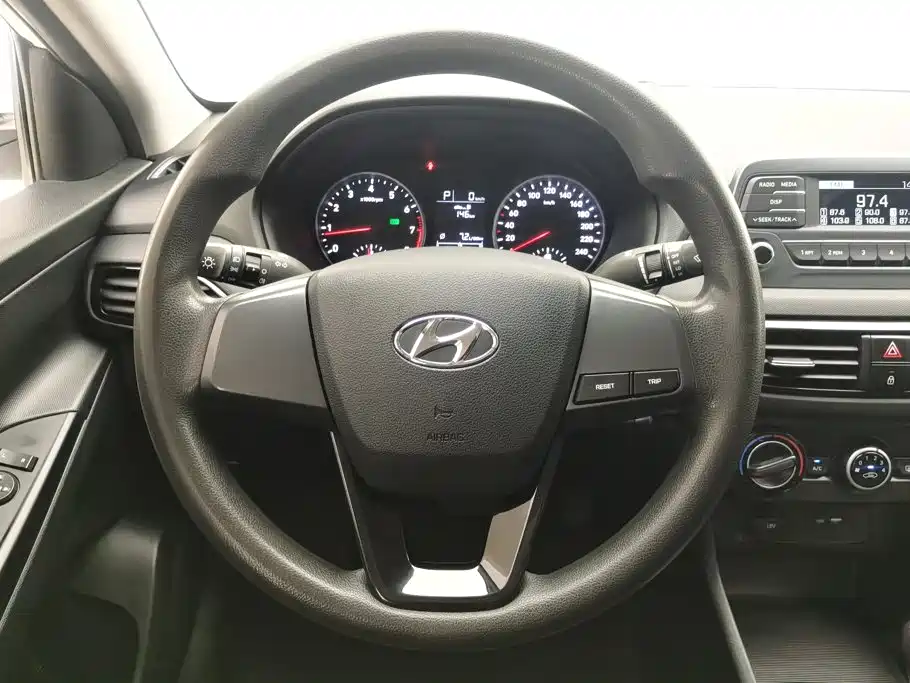 Hyundai Elantra — миниатюра 15