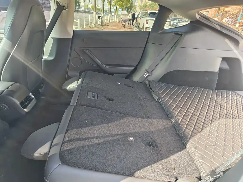 Tesla Model Y — миниатюра 22
