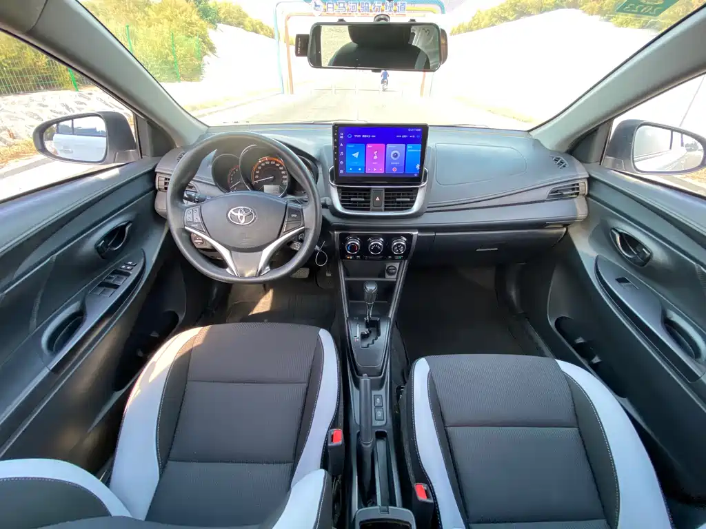 Toyota Yaris L — миниатюра 9