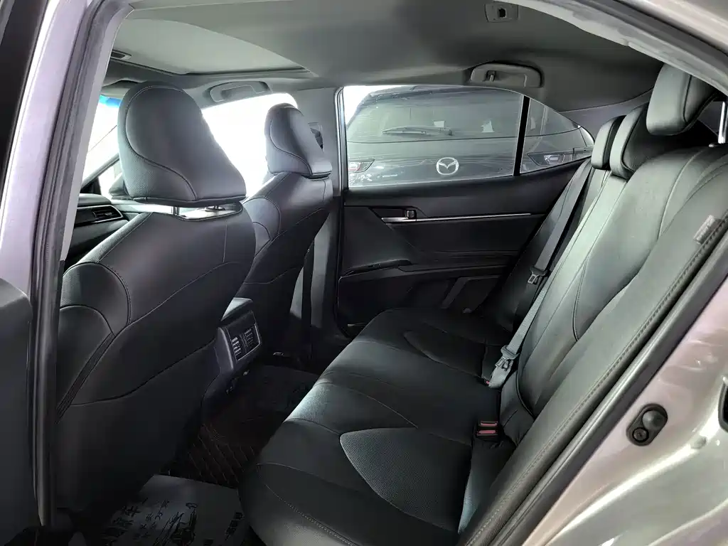 Toyota Camry — миниатюра 8