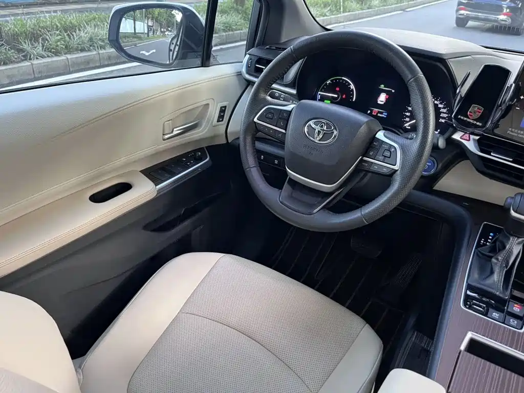 Toyota Granvia — миниатюра 20