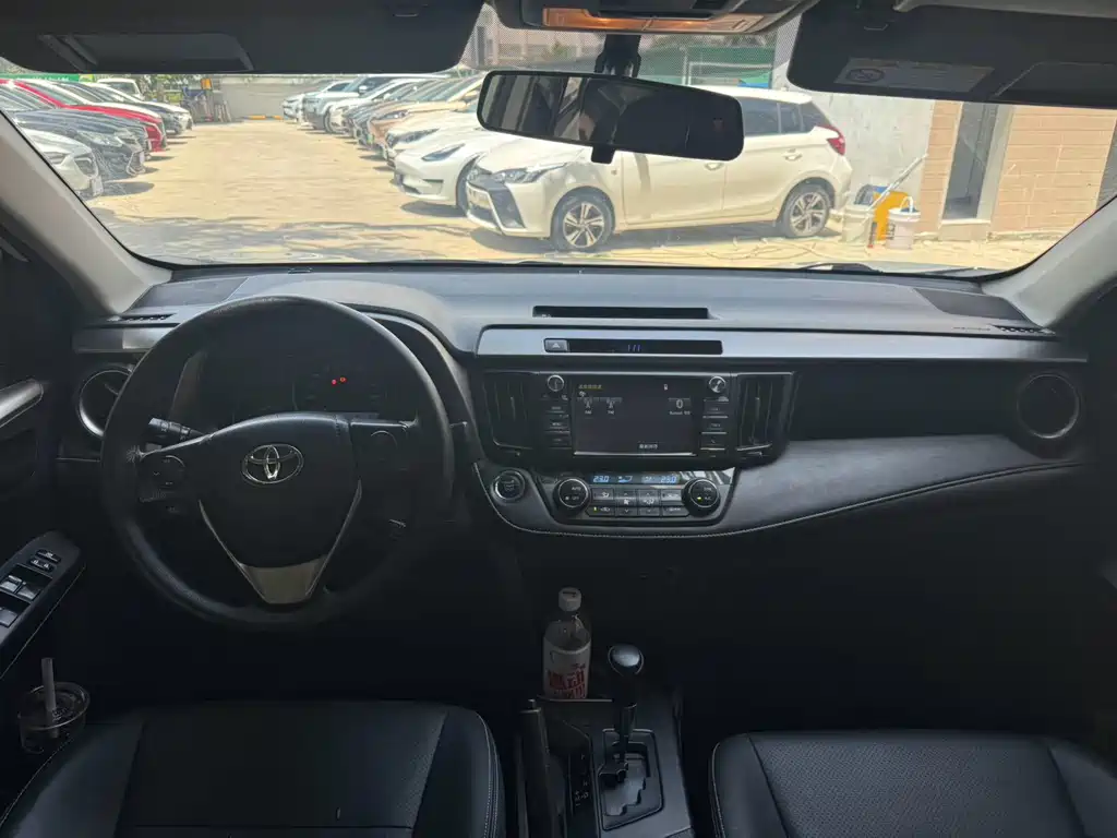 Toyota RAV4 — миниатюра 5