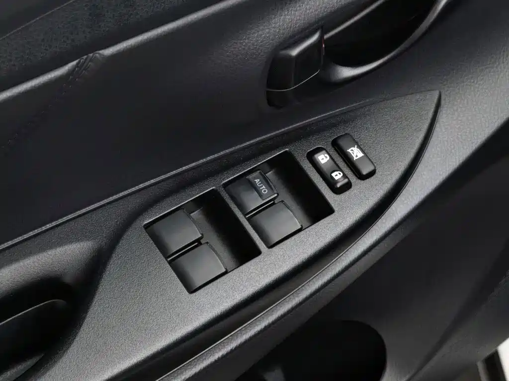 Toyota Yaris L — миниатюра 9
