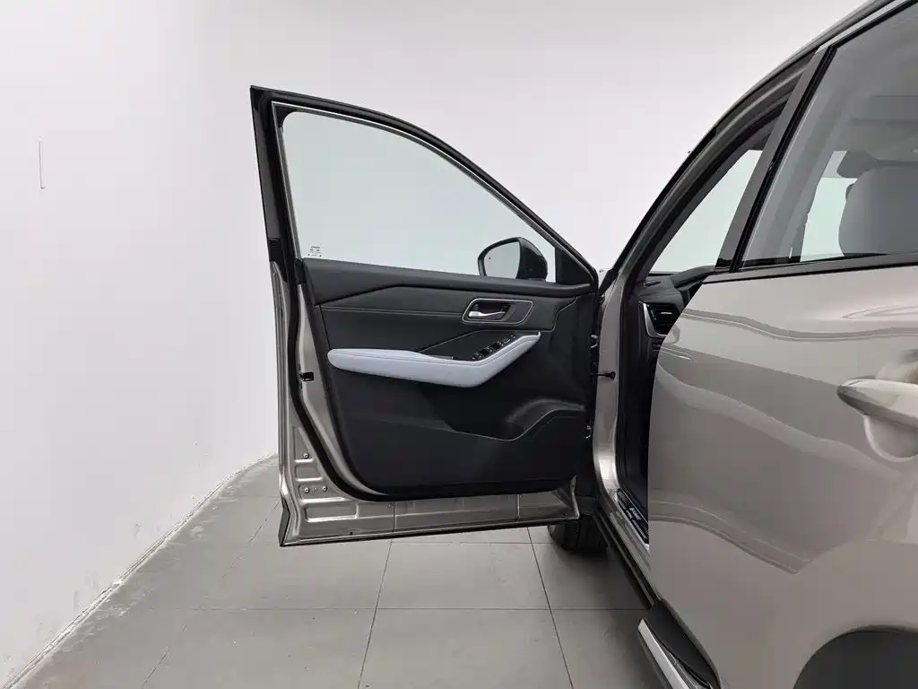 Nissan X-Trail — миниатюра 8