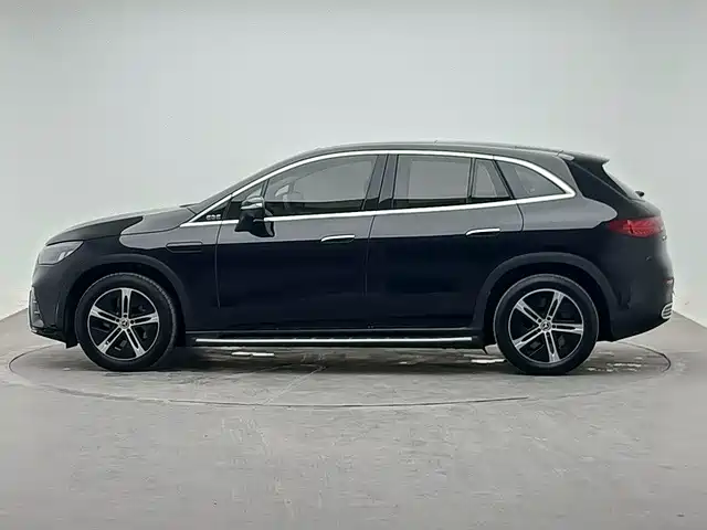 Mercedes-Benz EQE SUV — миниатюра 4