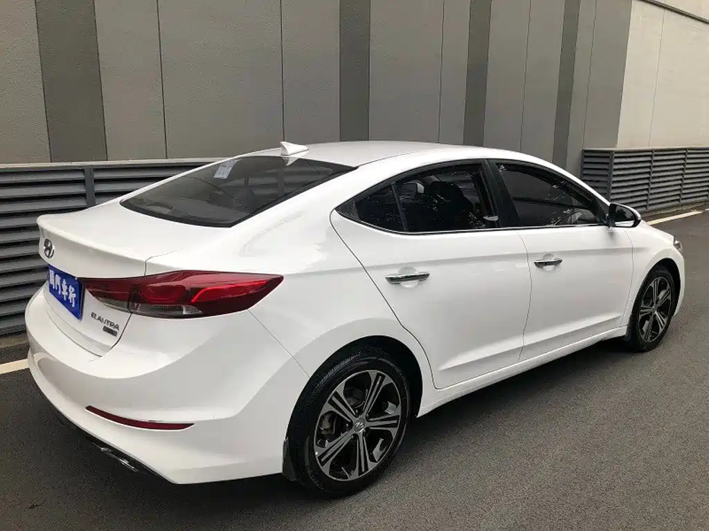 Hyundai Elantra — миниатюра 13