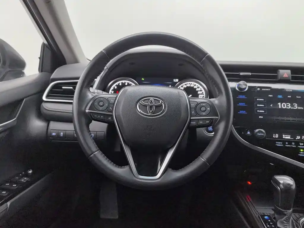 Toyota Camry — миниатюра 11