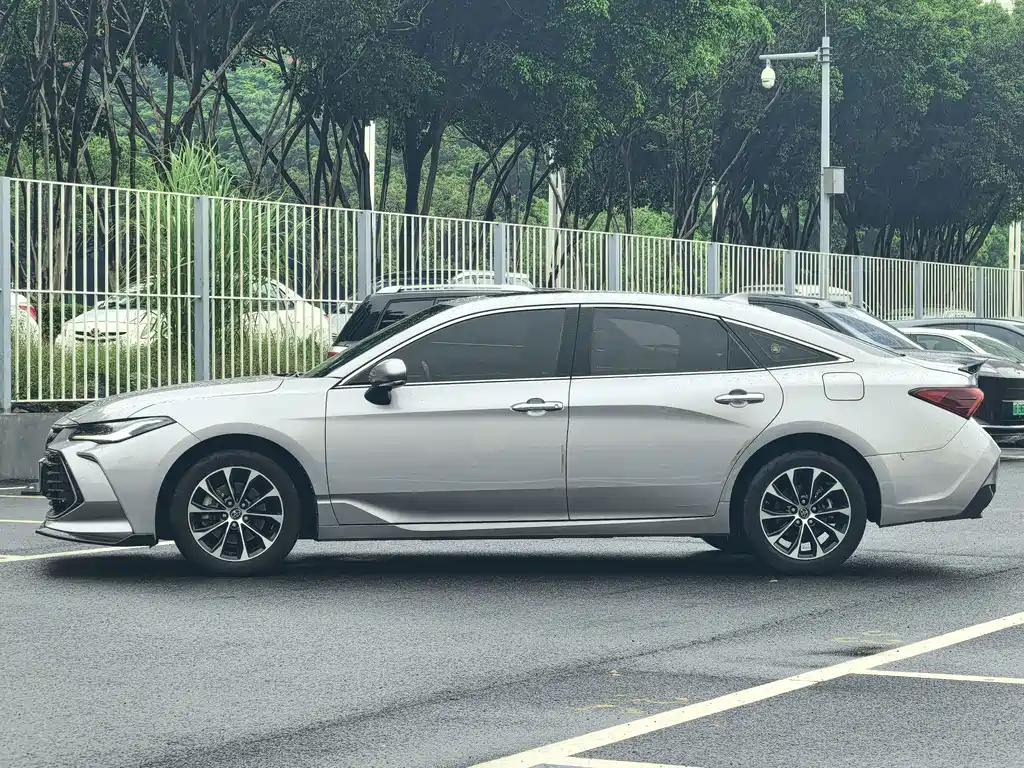 Toyota Avalon — миниатюра 8