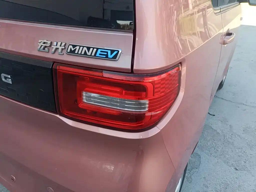 Wuling MINIEV — миниатюра 8