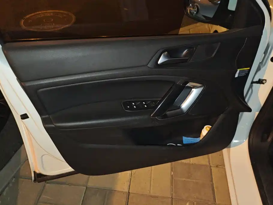 Peugeot 408 — миниатюра 7
