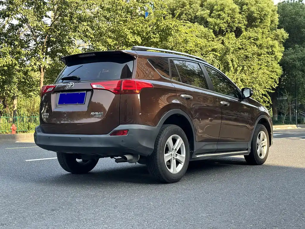 Toyota RAV4 — миниатюра 4