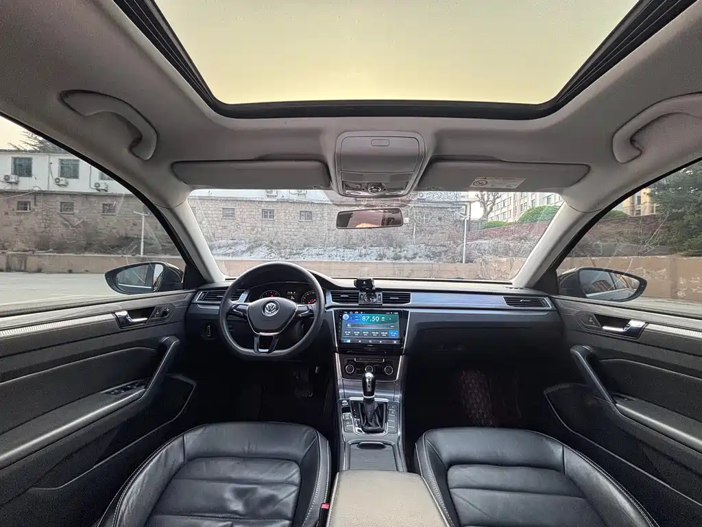 Volkswagen Passat 2015 1.8TSI AT