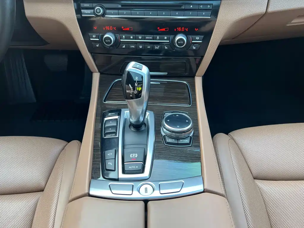 BMW 7 Series — миниатюра 18