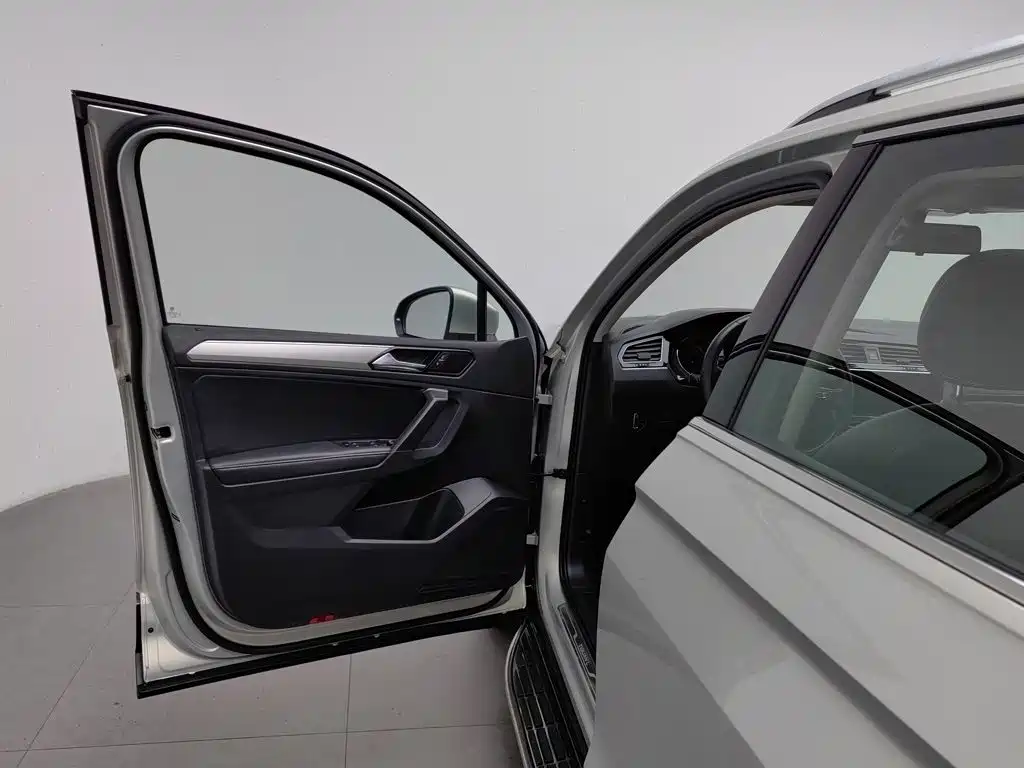Volkswagen Tiguan L — миниатюра 8